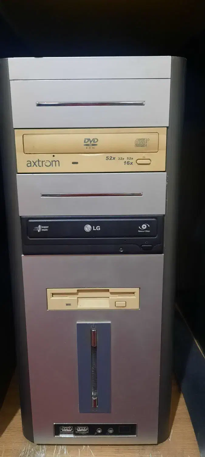 کامپیوتر و میز کامپیوتر|رایانه رومیزی|همدان, |دیوار