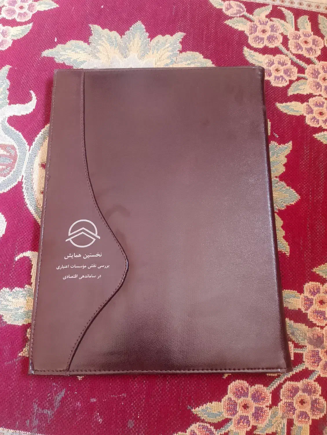 کیف کلاسوری|کیف، کفش، کمربند|پرند, فاز ۵|دیوار