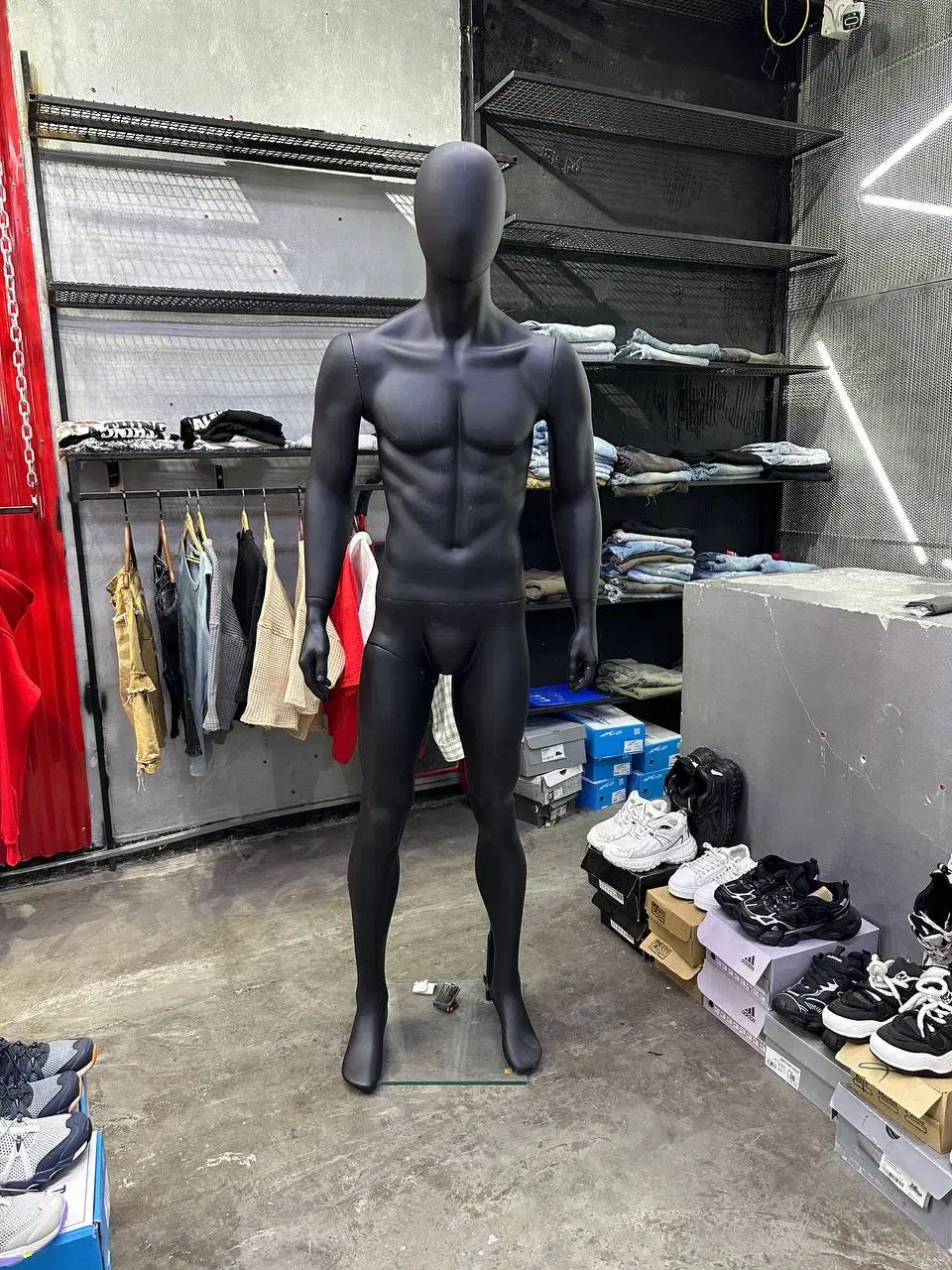 فروش مانکن ایستاده و نشسته|فروشگاه و مغازه|ایزدشهر, |دیوار