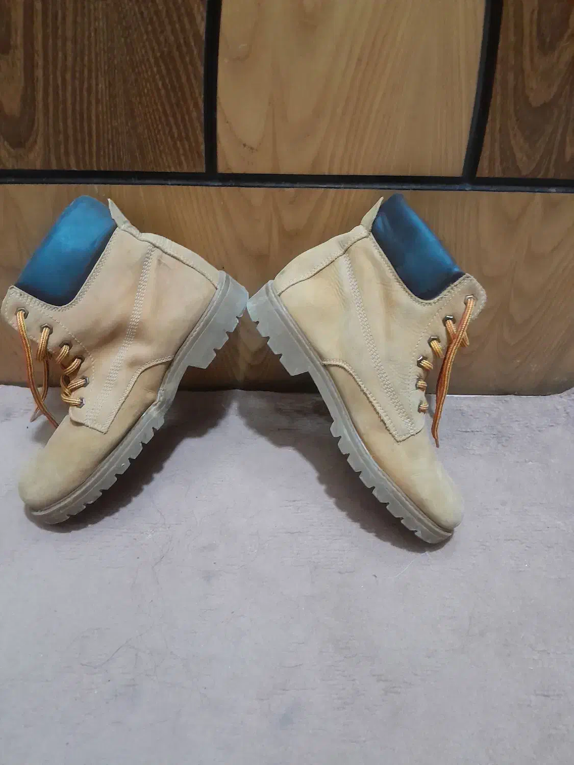 کفش|کیف، کفش، کمربند|اصفهان, خیادان|دیوار