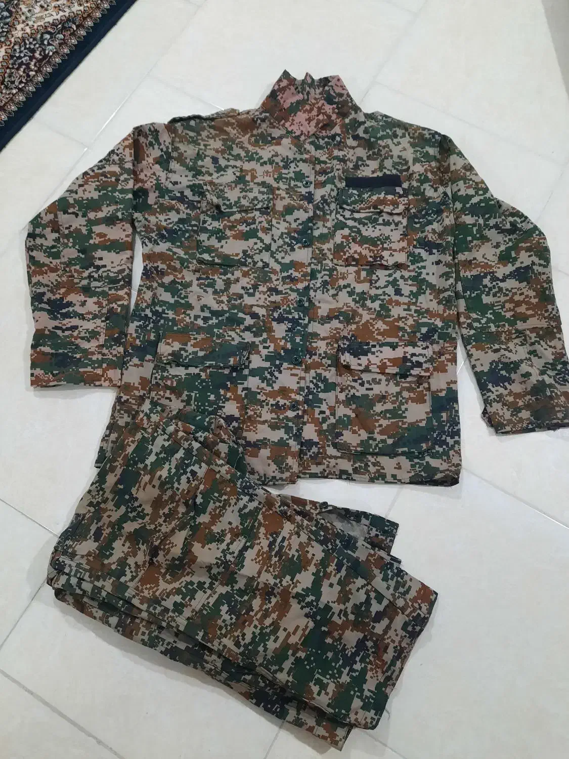 لباس بسیجی در حد نو|لباس|ساری, |دیوار