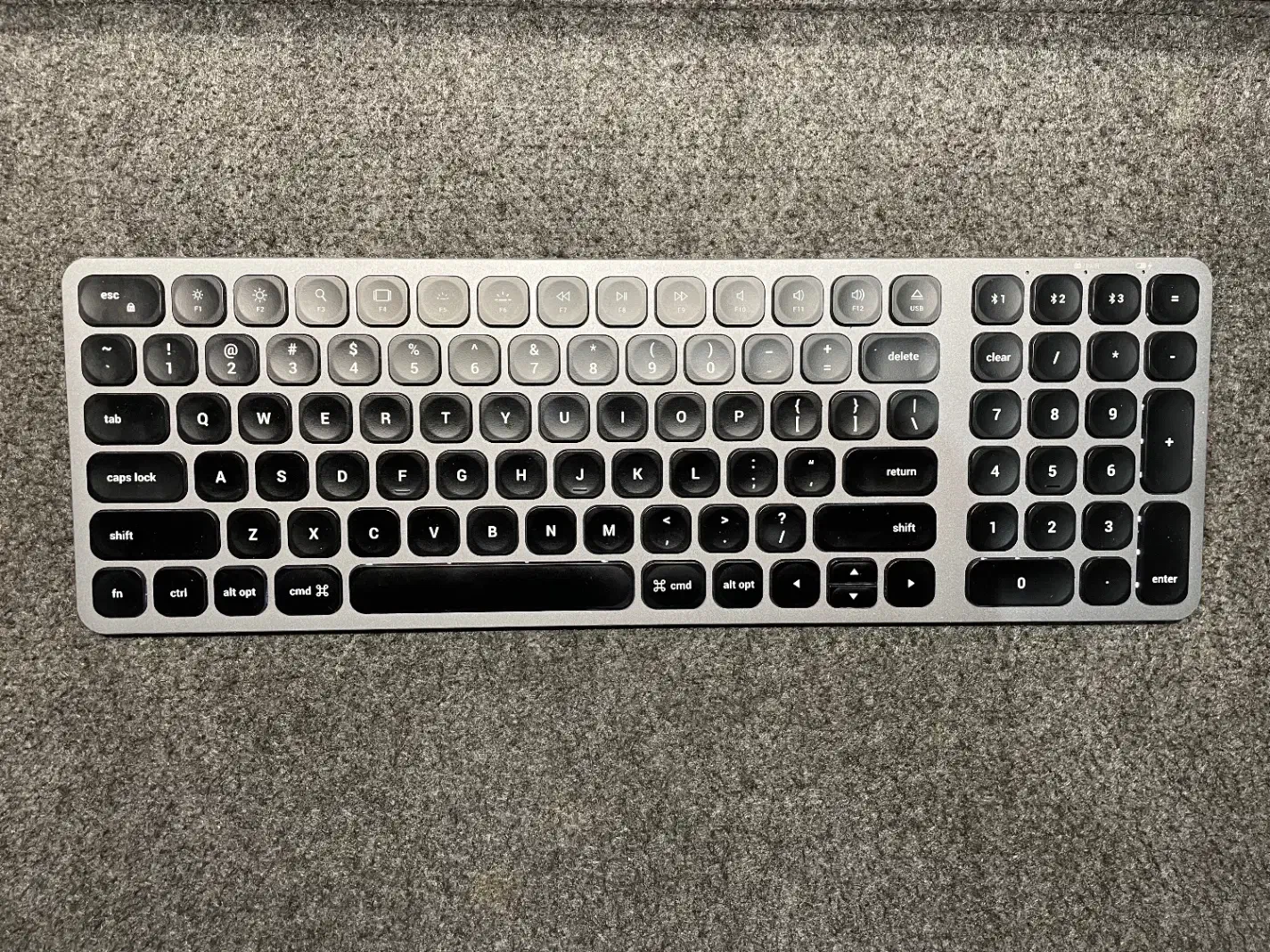 کیبورد بیسیم ساتچی بدنه آلومینیومی و بک لایت|قطعات و لوازم جانبی رایانه|تهران, باغ فیض|دیوار