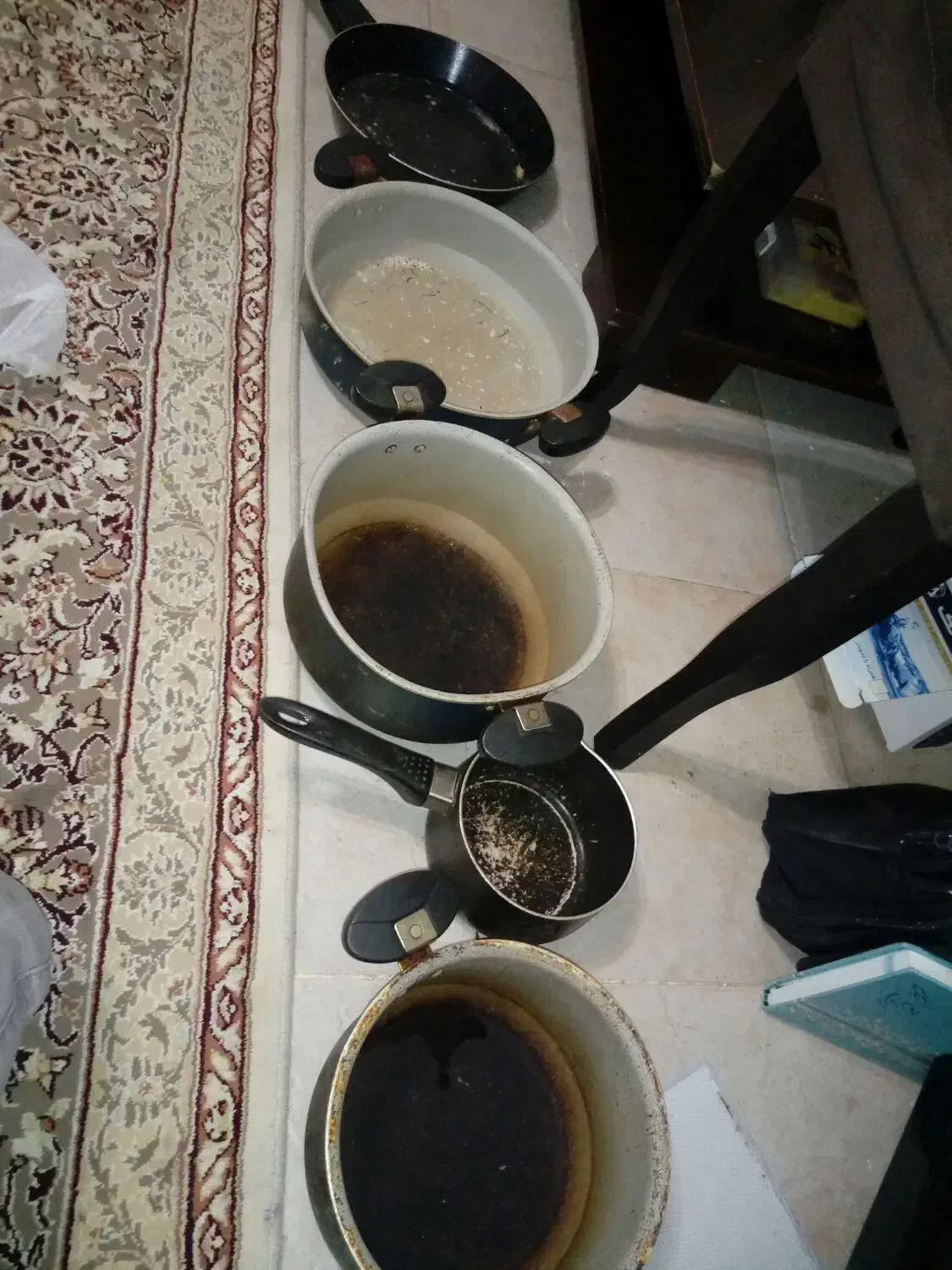 قابلمه.ماهیتابه|ظروف پختوپز|کیش, |دیوار