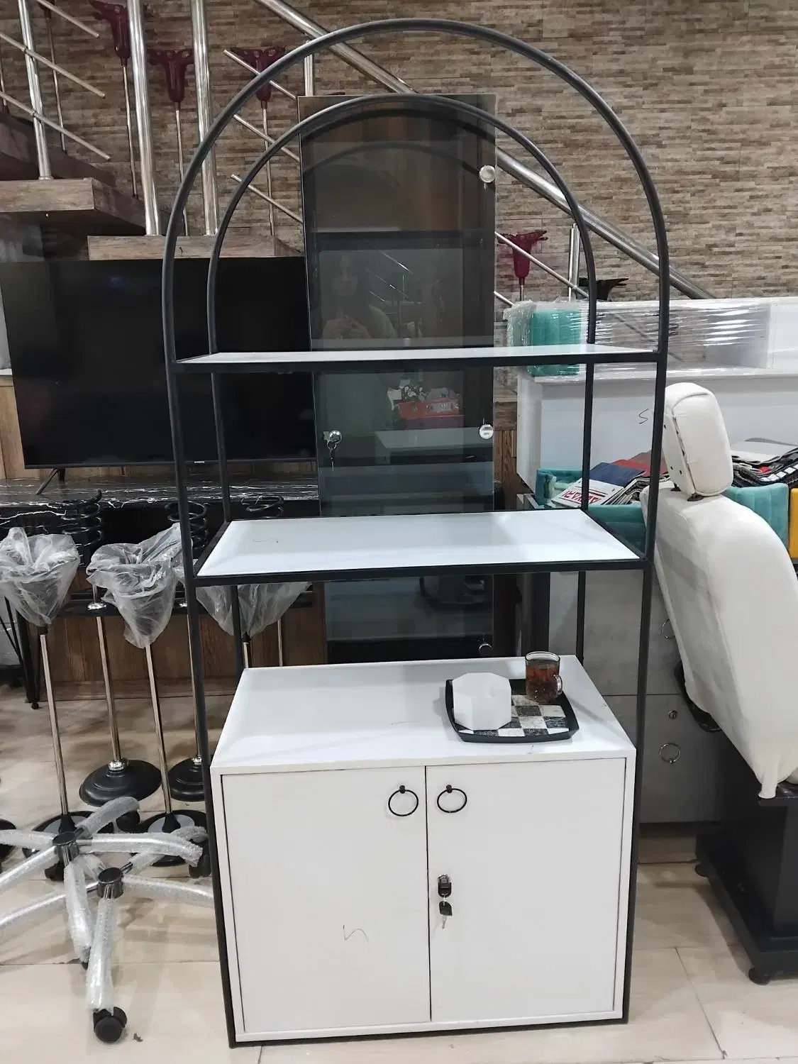 تجهیزات سالن آرایشگاه آینه کنسول کانتر استند شلف|آرایشگاه و سالنهای زیبایی|شیراز, سینما سعدی|دیوار