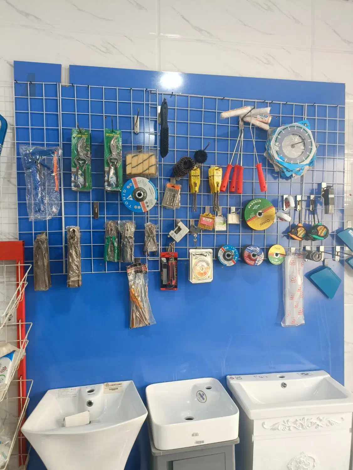 حراج اجناس مغازه بعلت جمع کردن مغازه اخربالیشاه|ابزارآلات|بندر گناوه, |دیوار