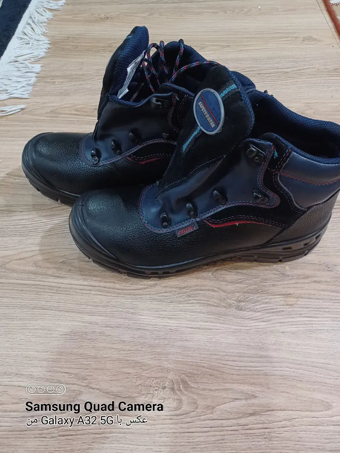 کفش کار|کیف، کفش، کمربند|تفت, |دیوار