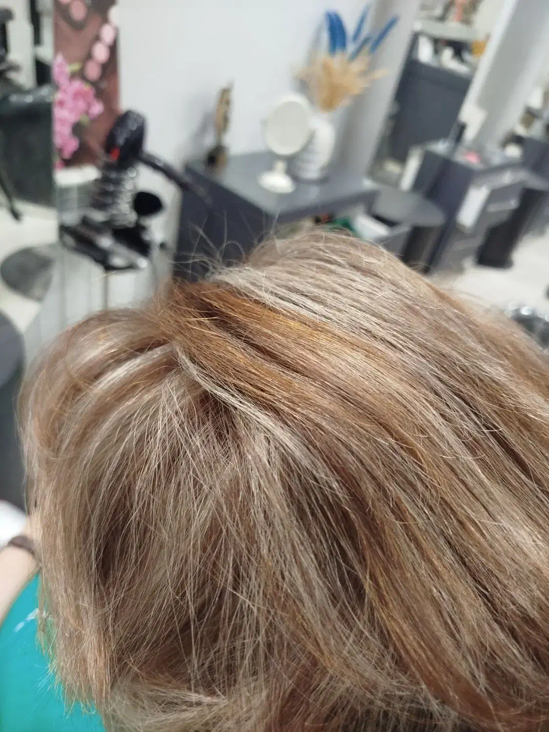 ب یک مدل رنگ و لایت نیازمندیم|خدمات آرایشگری و زیبایی|سبزوار, رضوان|دیوار