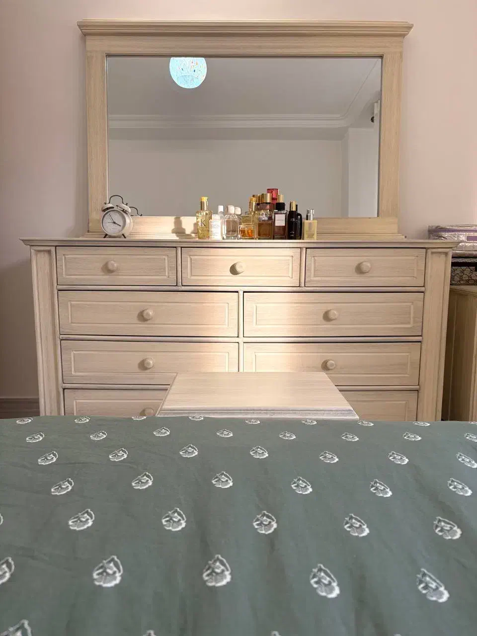 سرویس خواب|تخت و سرویس خواب|رشت, سعدی (تختی)|دیوار