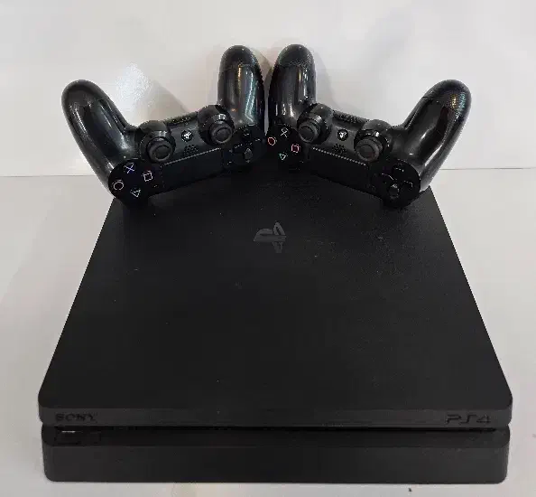 PS4 slim دو دسته اصلی کپی خور|کنسول، بازی ویدئویی و آنلاین|اصفهان, سعادت‌آباد|دیوار