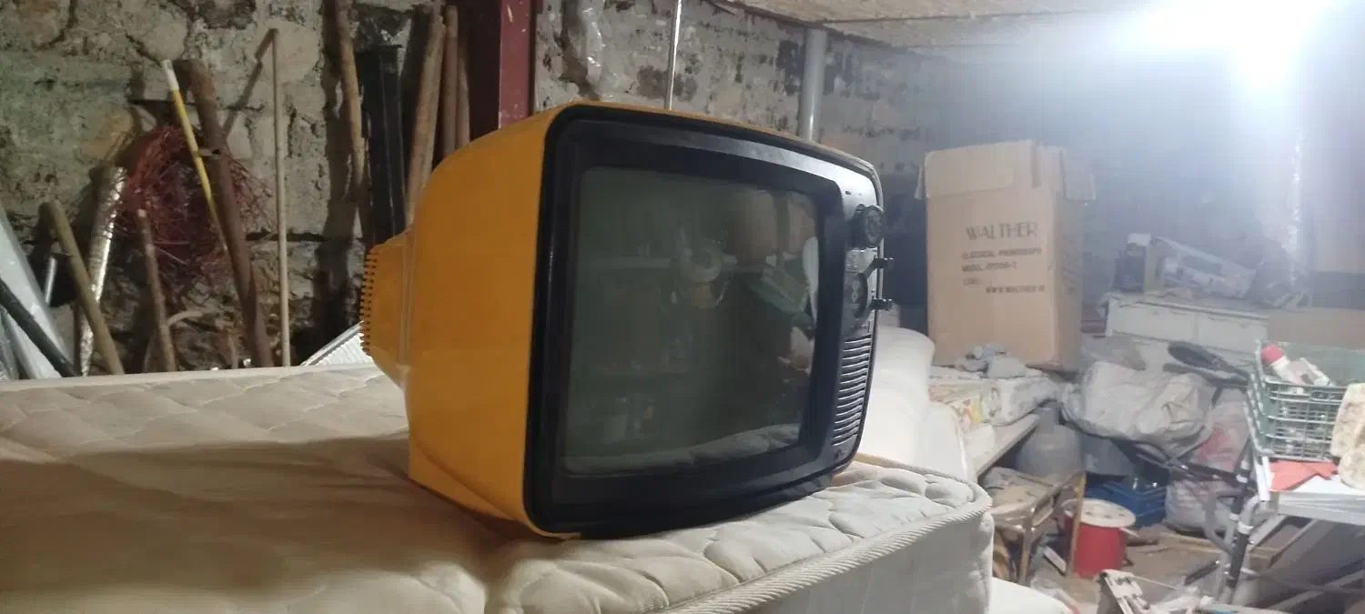 تلویزیون قدیمی|تلویزیون و پروژکتور|سنندج, |دیوار