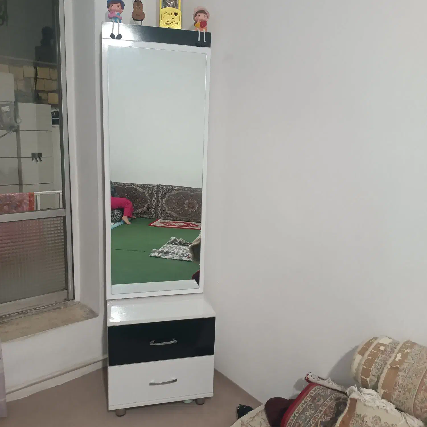 میز ارایش و اینه ایستاده|مبلمان خانگی و میز عسلی|میانه, |دیوار