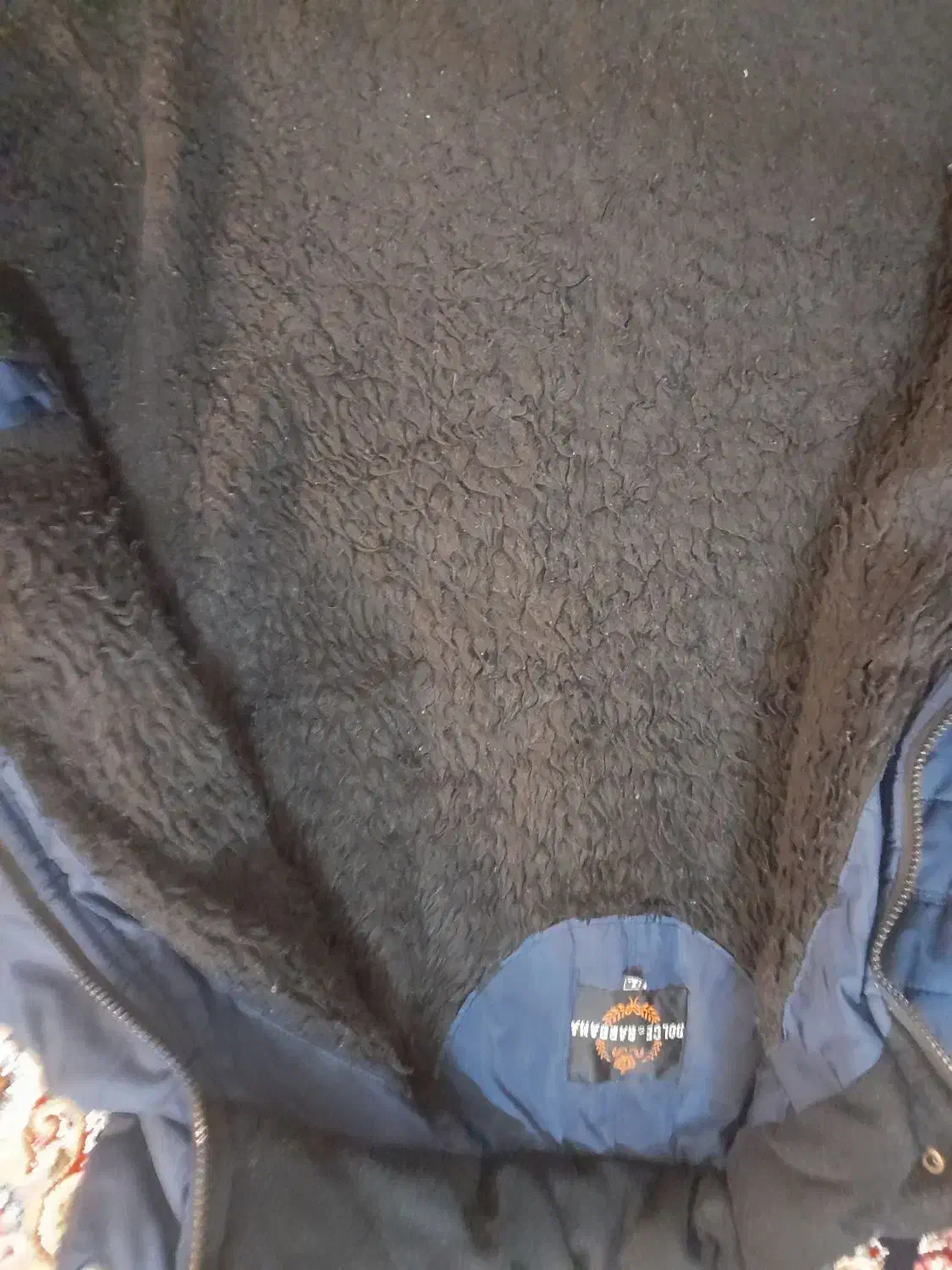 کاپشن|لباس|بروجرد, |دیوار