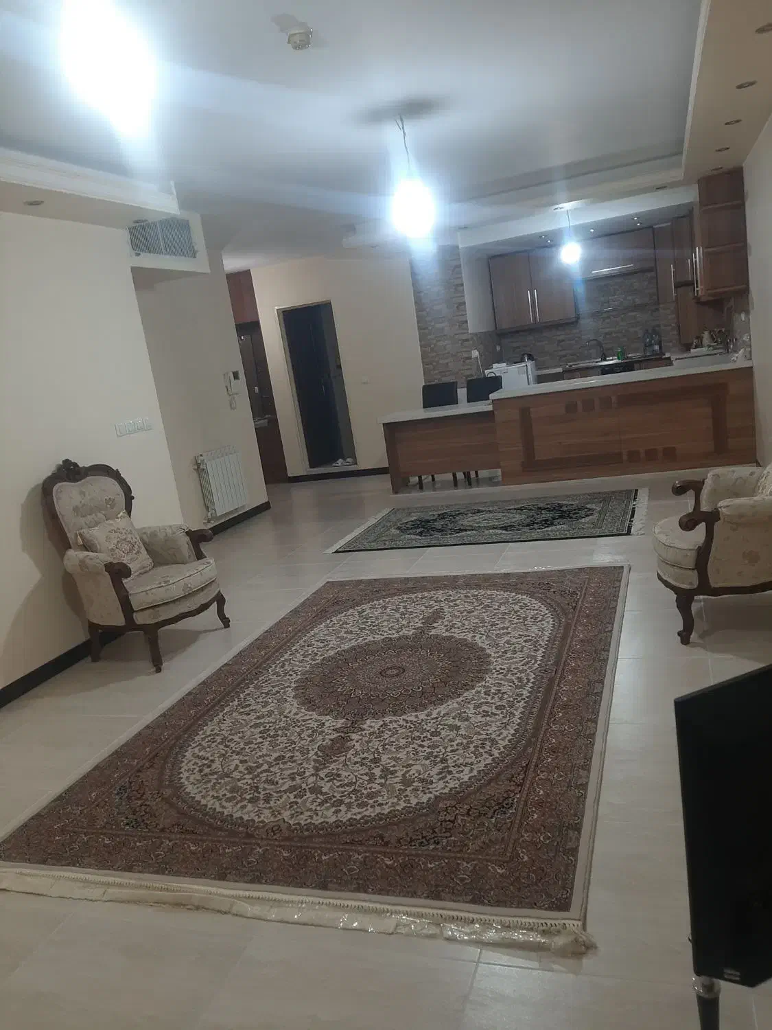 منزل مبله دو خواب آزادگان فضیلت مدرس|اجارهٔ کوتاه‌مدت آپارتمان و سوئیت|شیراز, کیان شهر|دیوار