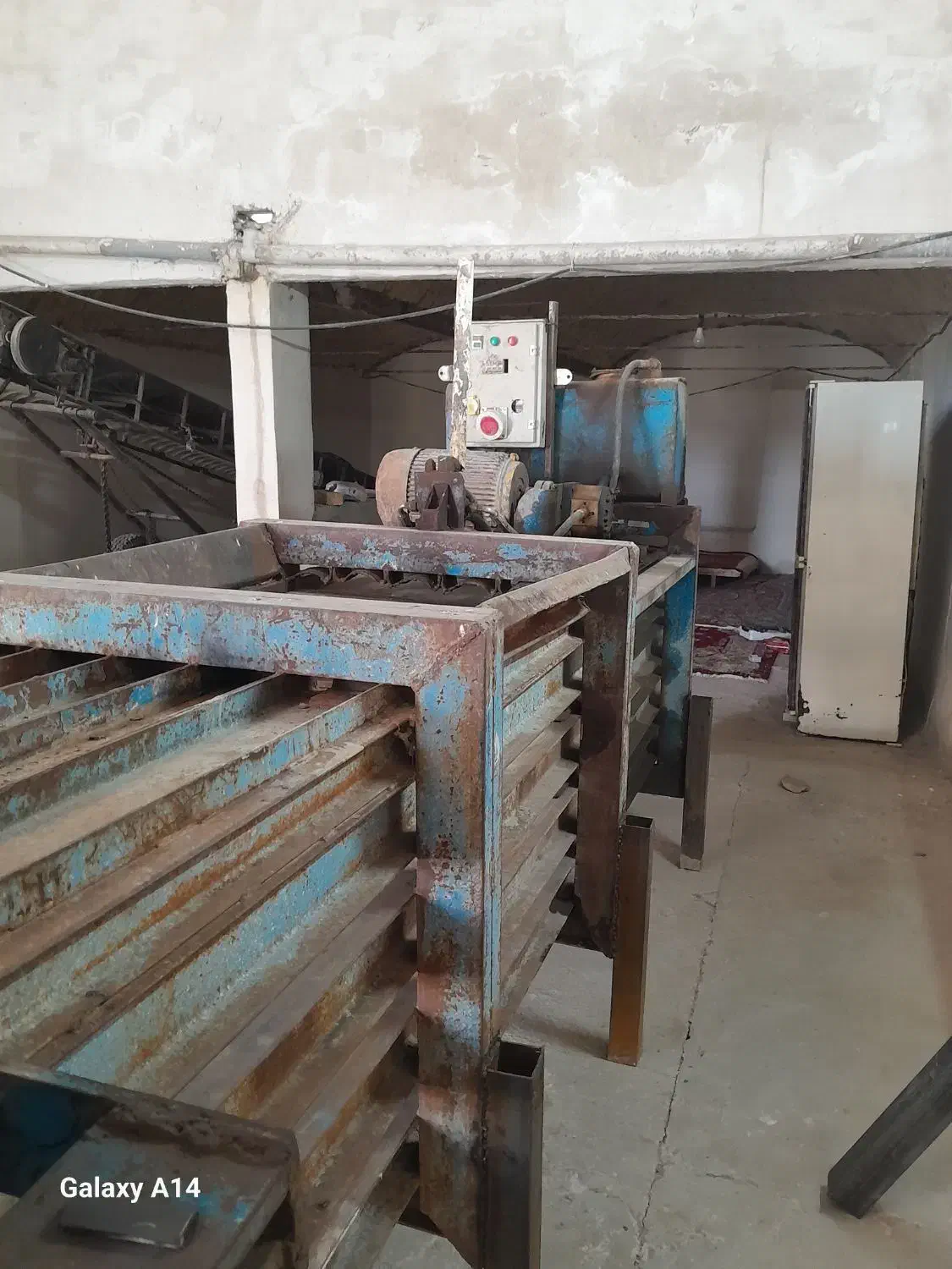 فروش دستگاه پرس کارتن وقوطی باوسایل کامل|ماشینآلات صنعتی|کاشان, یحیی آباد|دیوار