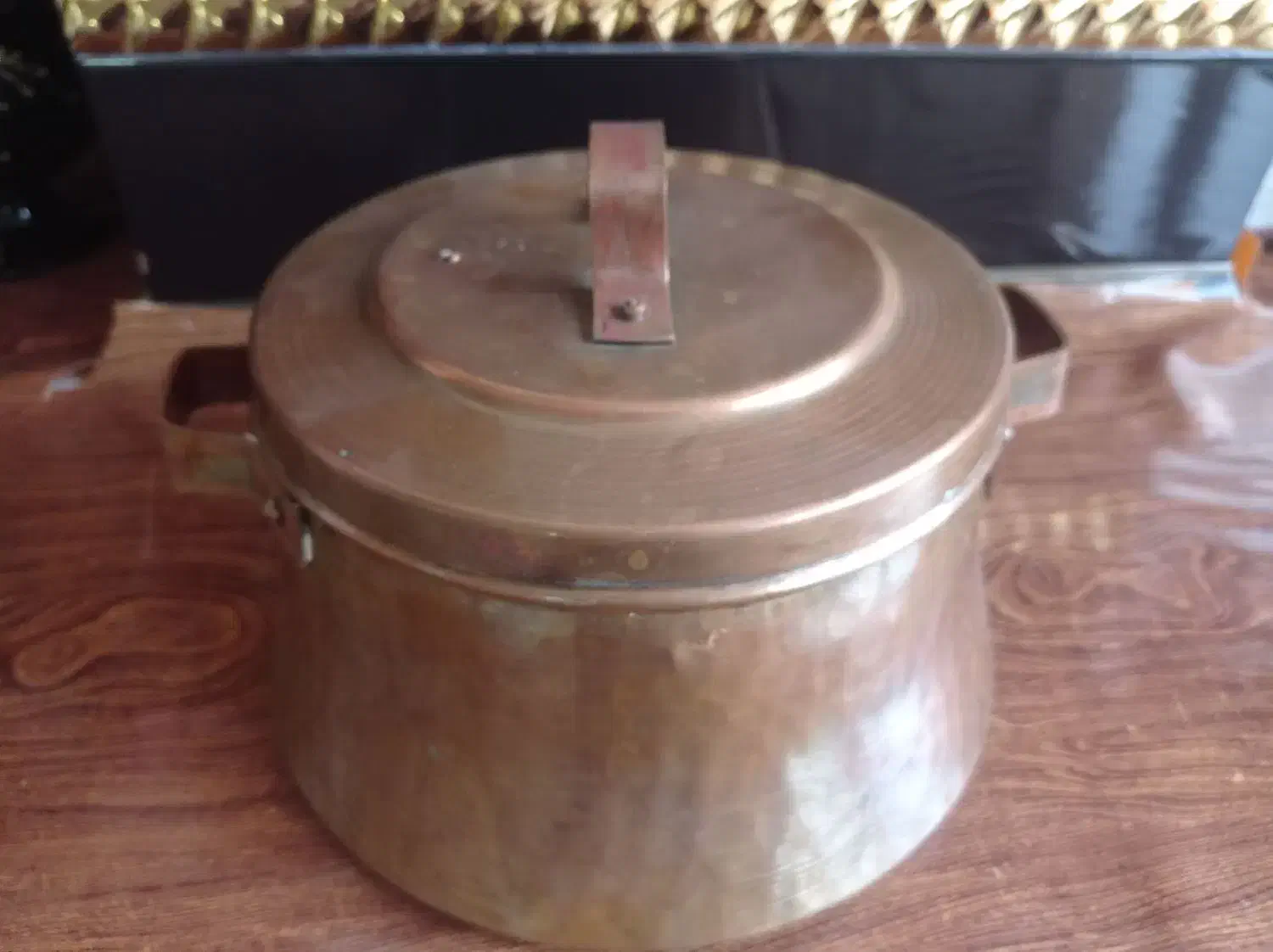 قابلمه مسی|ظروف پخت‌وپز|هشتگرد, شهرک بعثت|دیوار