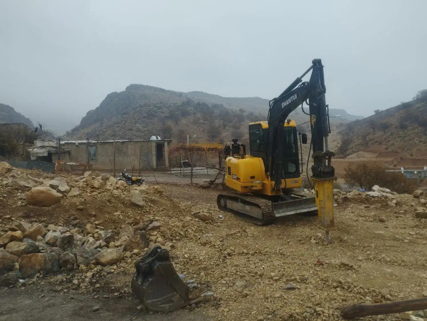 اجاره روزانه وساعتی مینی بیل مکانیکی|خدمات پیشه و مهارت|مارگون, |دیوار