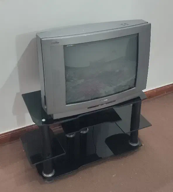 میز و تلویزیون 29 اینچ سالم|تلویزیون و پروژکتور|زنجان, |دیوار