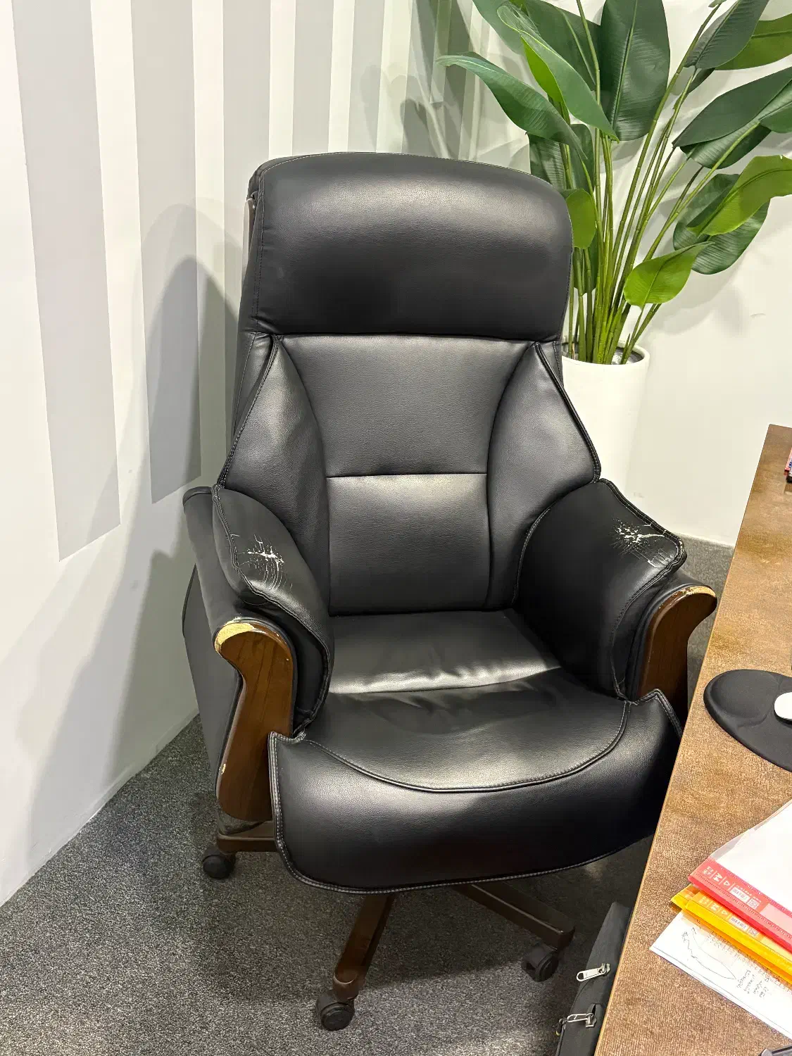 صندلی مدیریتی|مبلمان اداری|رشت, معلم|دیوار