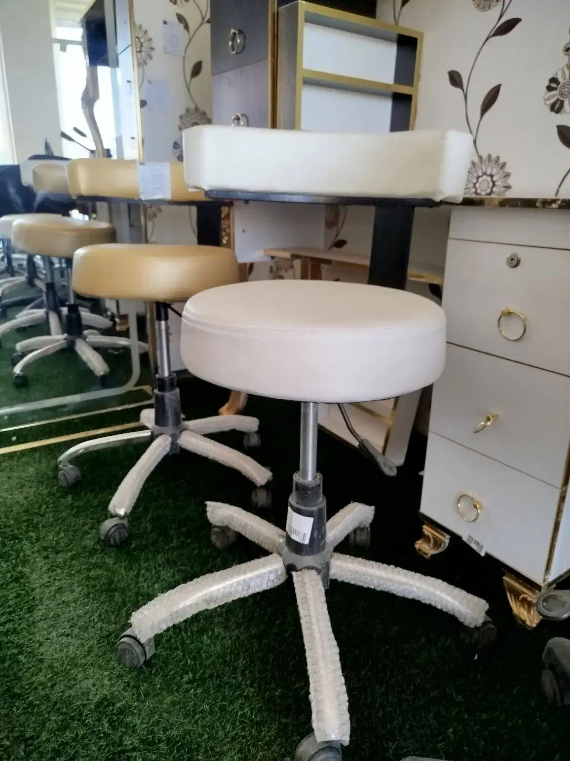 صندلی استاد کار زیمنسی مجموعه زرکالا|آرایشگاه و سالنهای زیبایی|یاسوج, |دیوار