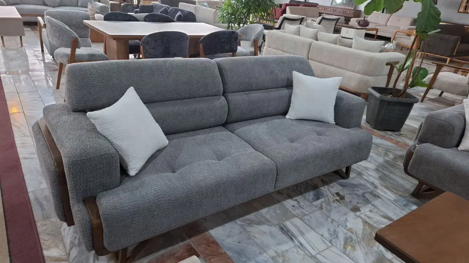 خیاط خانم جهت کار در کارگاه مبلمان با حقوق ماهیانه|استخدام صنعتی، فنی، مهندسی|آمل, |دیوار