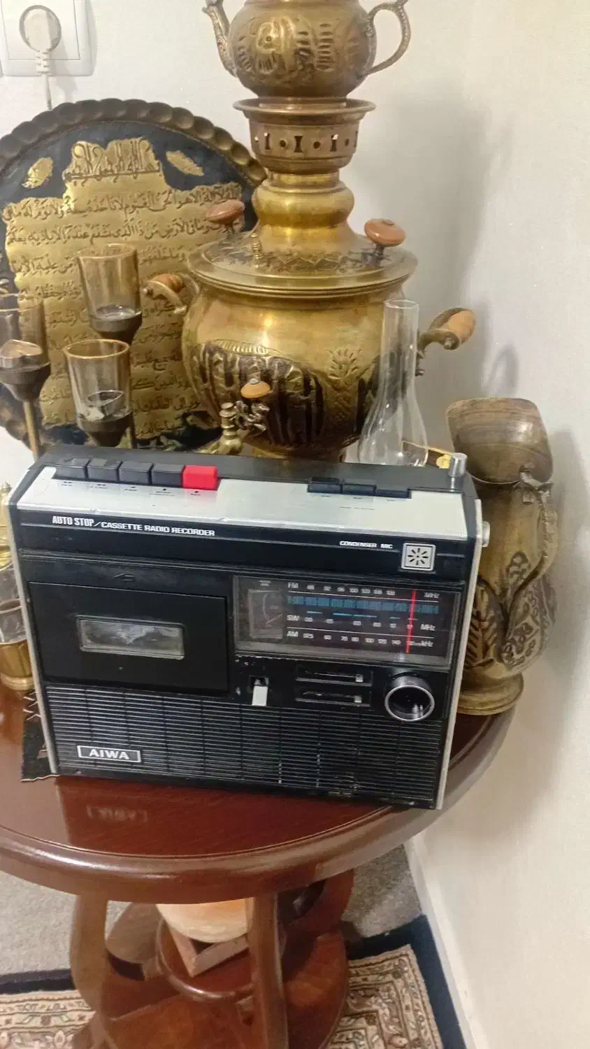 رادیو قدیمی آیوا|کلکسیون اشیاء عتیقه|بروجرد, |دیوار