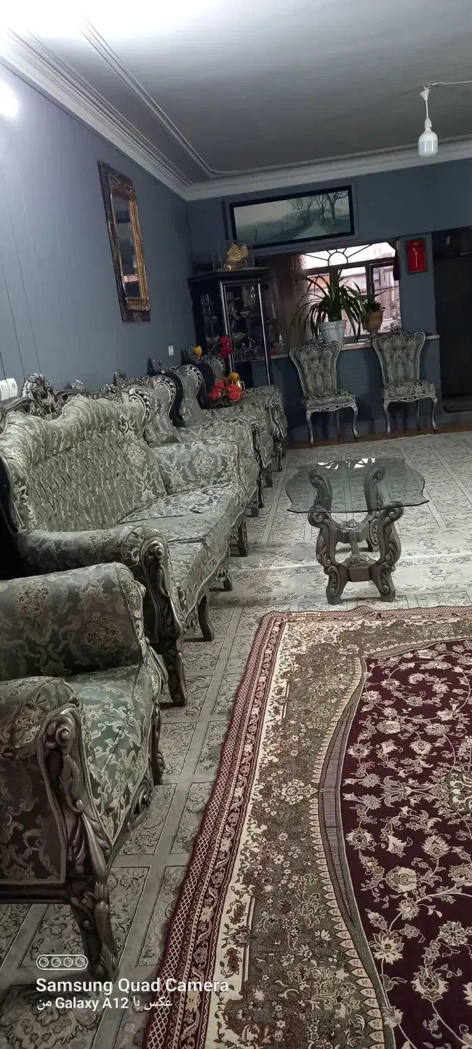 یک دست مبل ۹نفره سلطنتی|مبلمان خانگی و میز عسلی|مشهد, چهارچشمه|دیوار