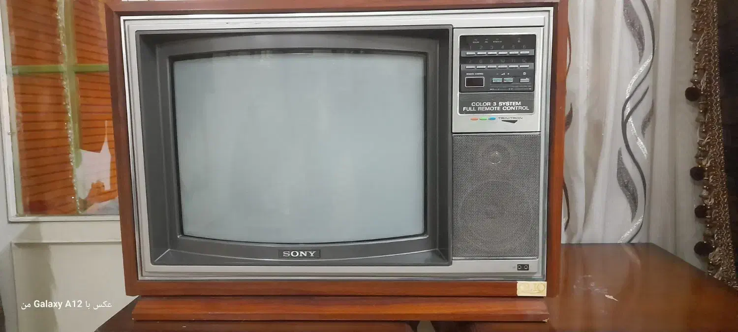 تلویزیون نوستالوژی آنتیک وعتیقه|کلکسیون اشیاء عتیقه|قم, قلعه یزدیها|دیوار