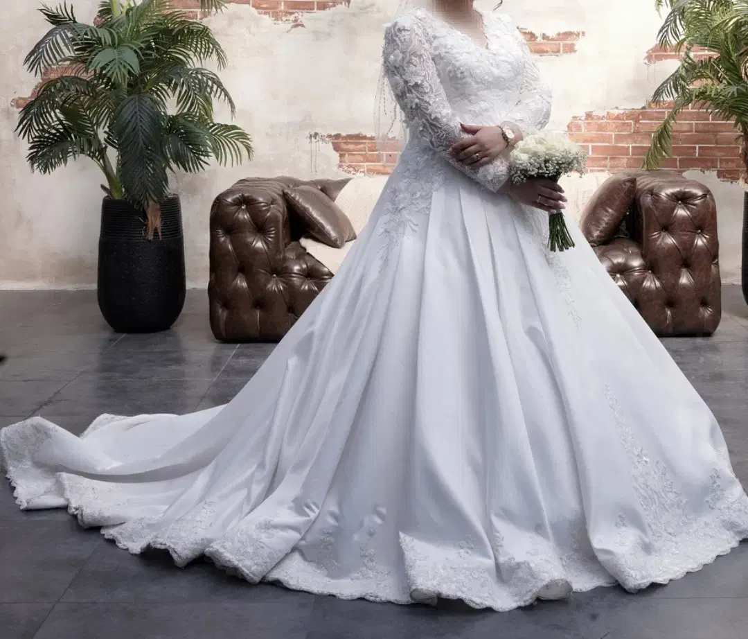 لباس عروس|لباس|ری, شهادت|دیوار