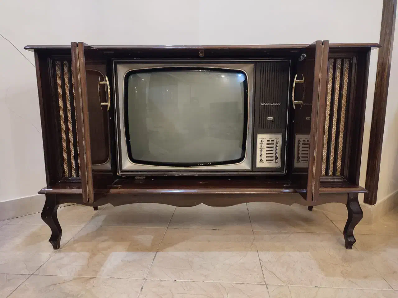 تلویزیون آنتیک|تلویزیون و پروژکتور|کرج, باغستان|دیوار