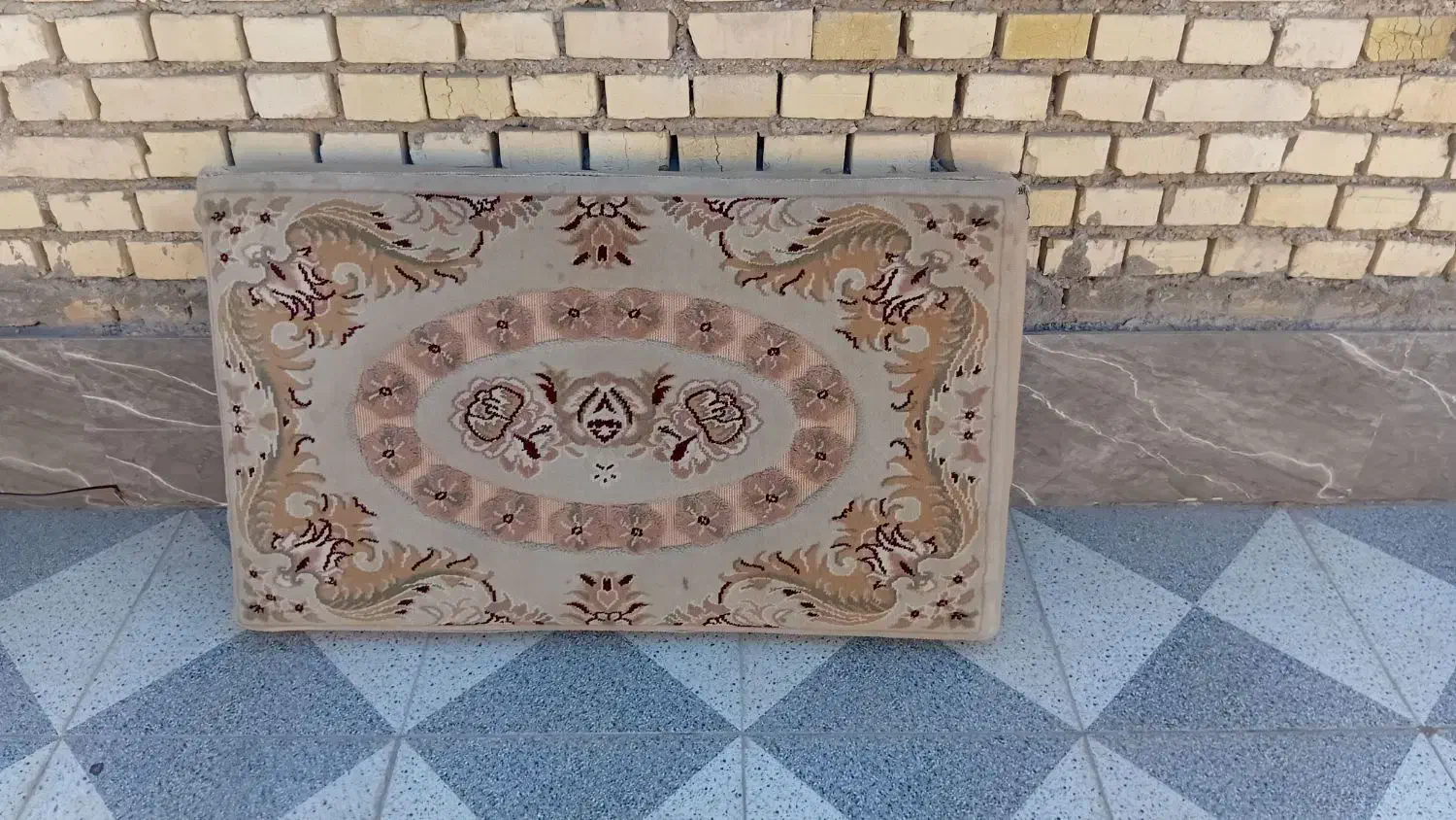 دو جفت پشتی|پشتی|اهواز, شهدای انتظامی|دیوار