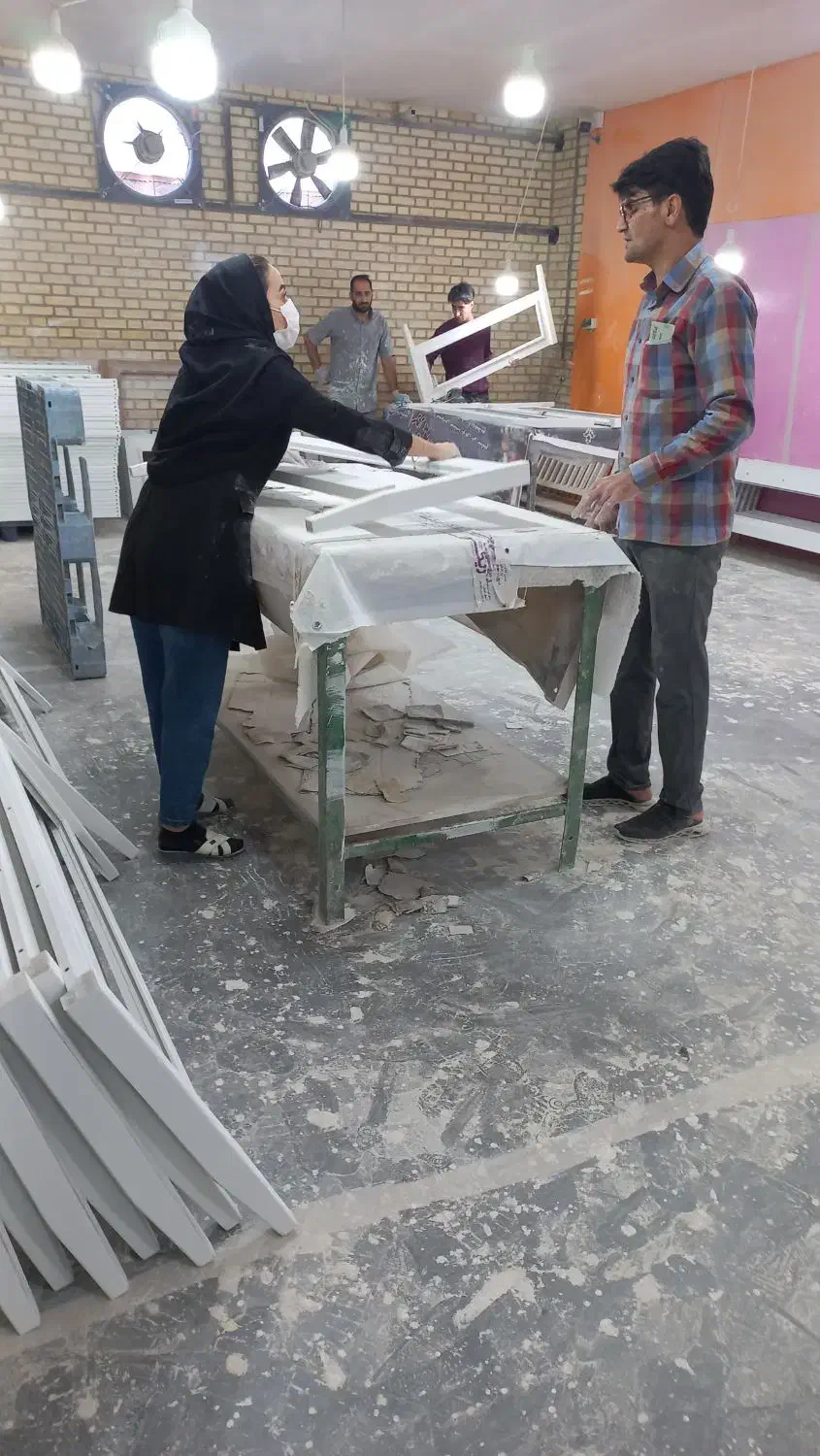 کارگر ساده آقا و خانم برای رنگ‌کاری چوب|استخدام صنعتی، فنی، مهندسی|بهار, |دیوار