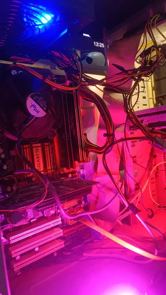 کیس کامپیوتر نیمه حرفه ای سالم|رایانه رومیزی|رشت, گلزاران|دیوار