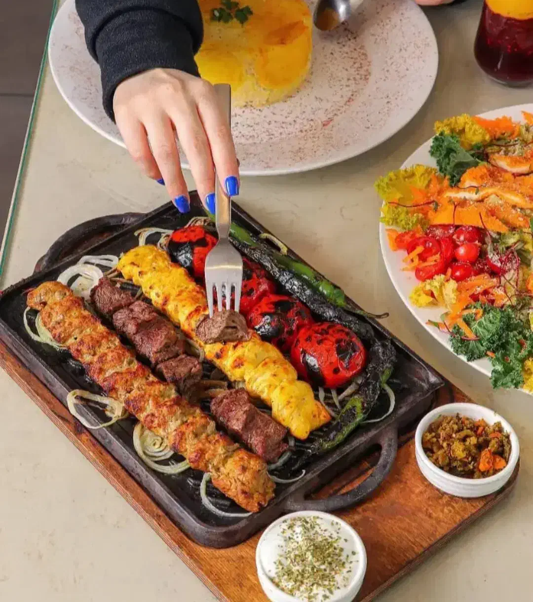 ۱۵ نیرو جهت کار در کافه رستوران با شرایط ویژه|استخدام خدمات فروشگاه و رستوران|تهران, سعادتآباد|دیوار