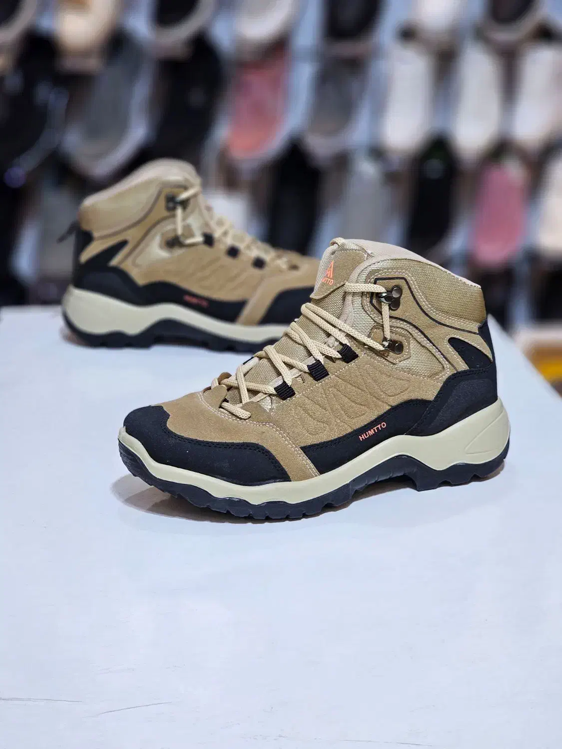 فروش ویژه انواع نیم بوت کوهنوردی|کیف، کفش، کمربند|اصفهان, تخت فولاد|دیوار