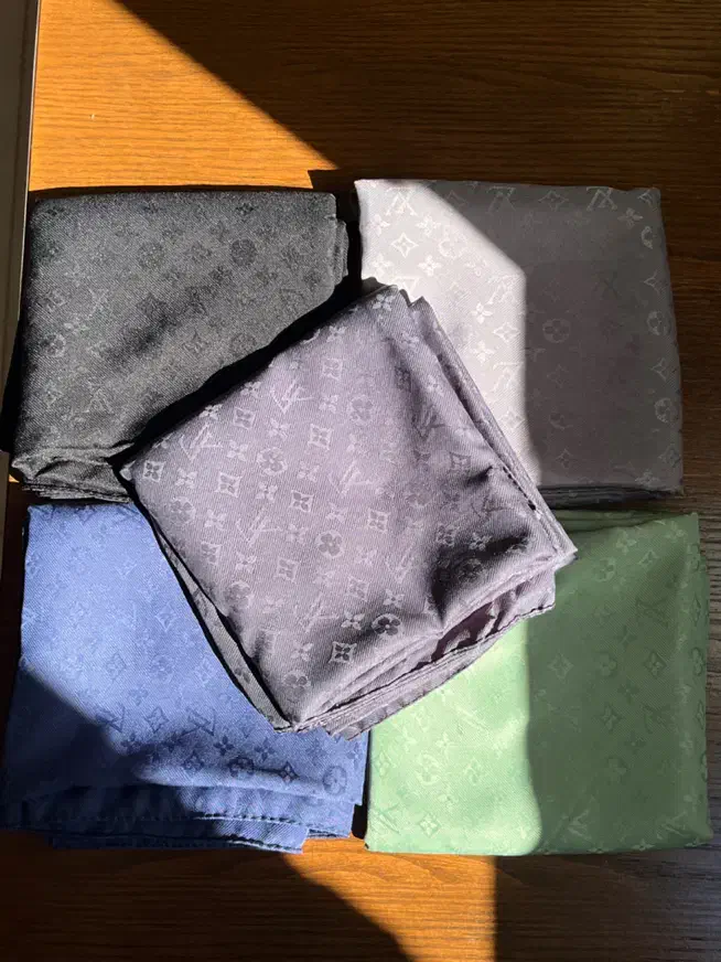 انواع روسری های ترند و جذاب با قیمت مناسب|لباس|قم, باجک یک|دیوار