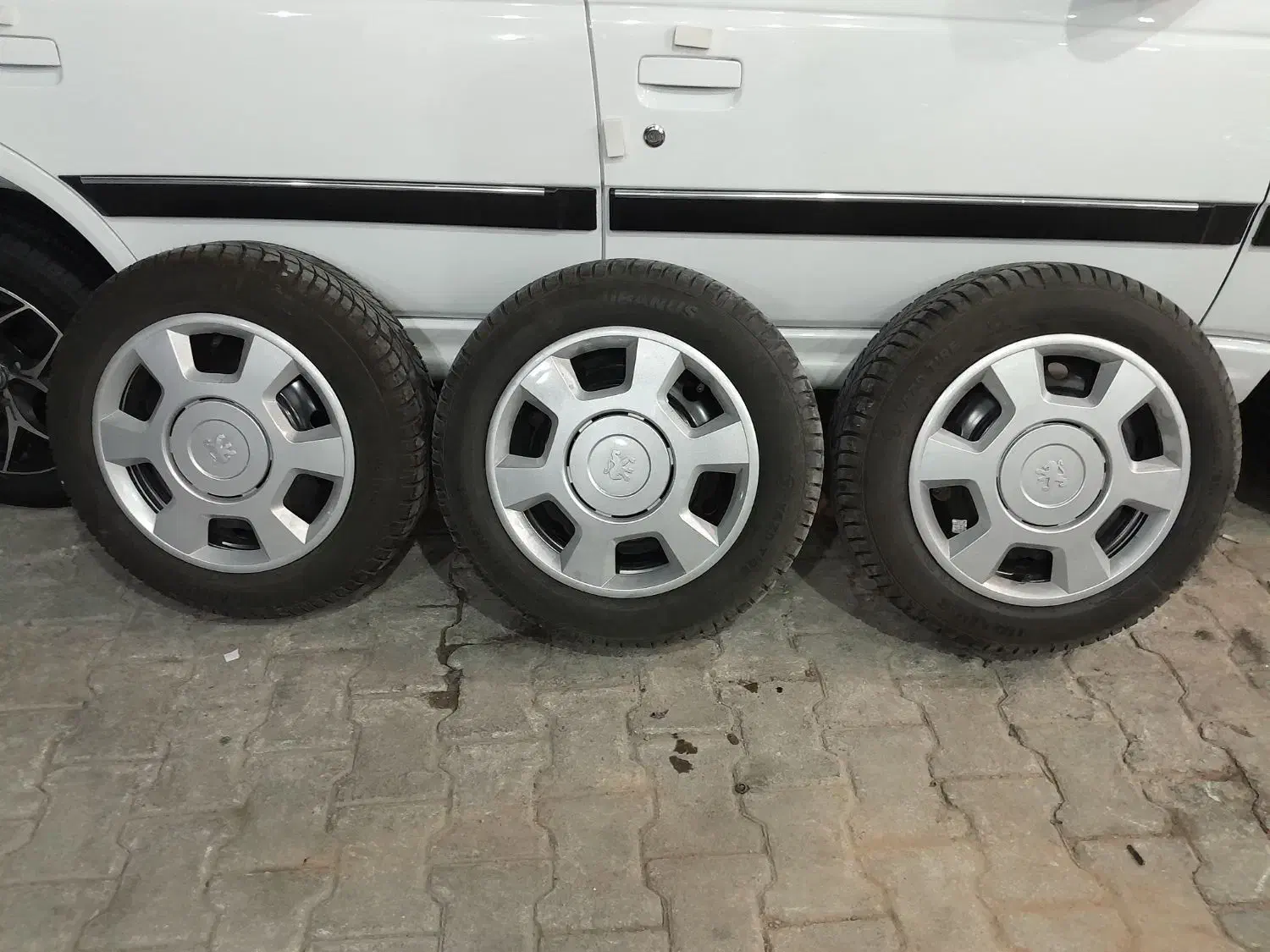 رینگ با لاستیک یزد تایر ۱۸۵/۶۵/۱۵|قطعات یدکی و لوازم جانبی|خنج, |دیوار