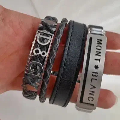 زنجیر و پلاک و دستبند چرم|بدلیجات|همدان, |دیوار