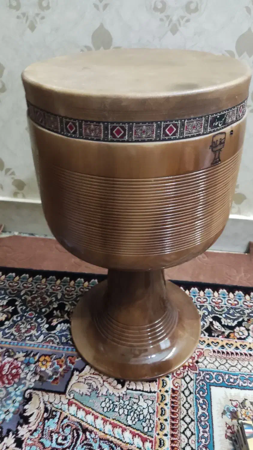 تنبک چوب یک تیکه|سازهای سنتی|همدان, |دیوار