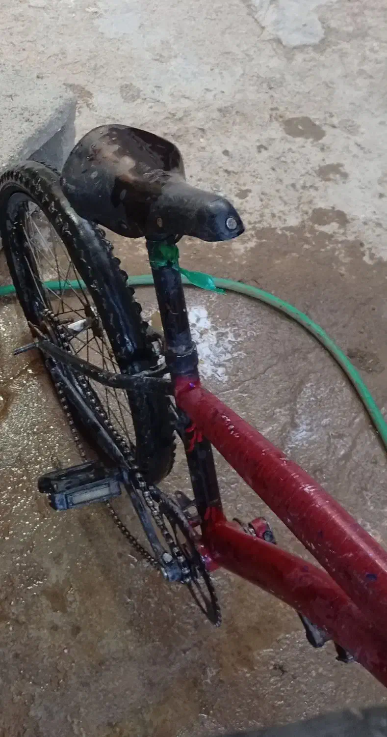 دوچرخه|دوچرخه، اسکیت، اسکوتر|خاش, |دیوار