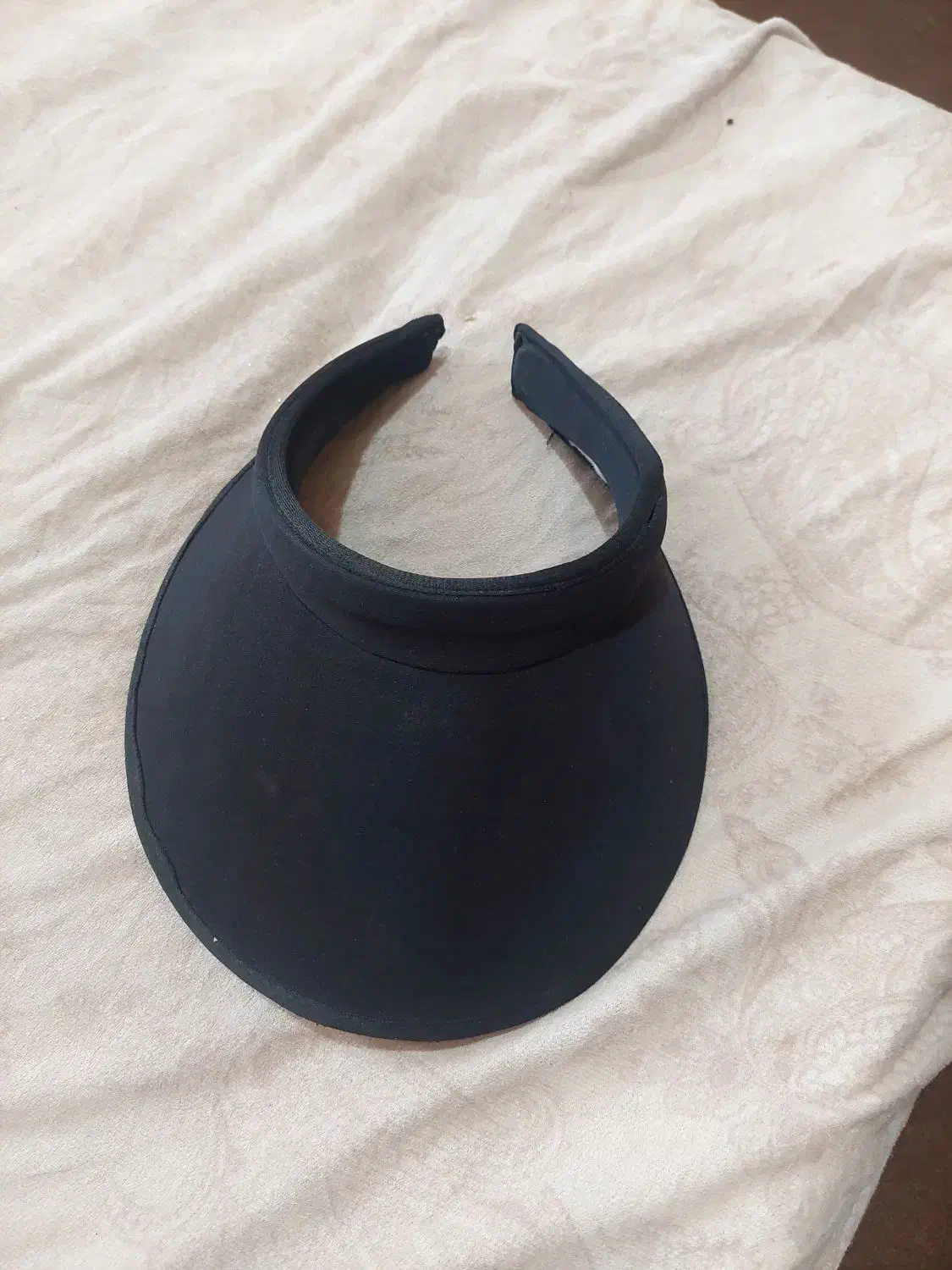 تعدادی کلاه وکیف وکمربندموجوداست|کیف، کفش، کمربند|سمنان, |دیوار