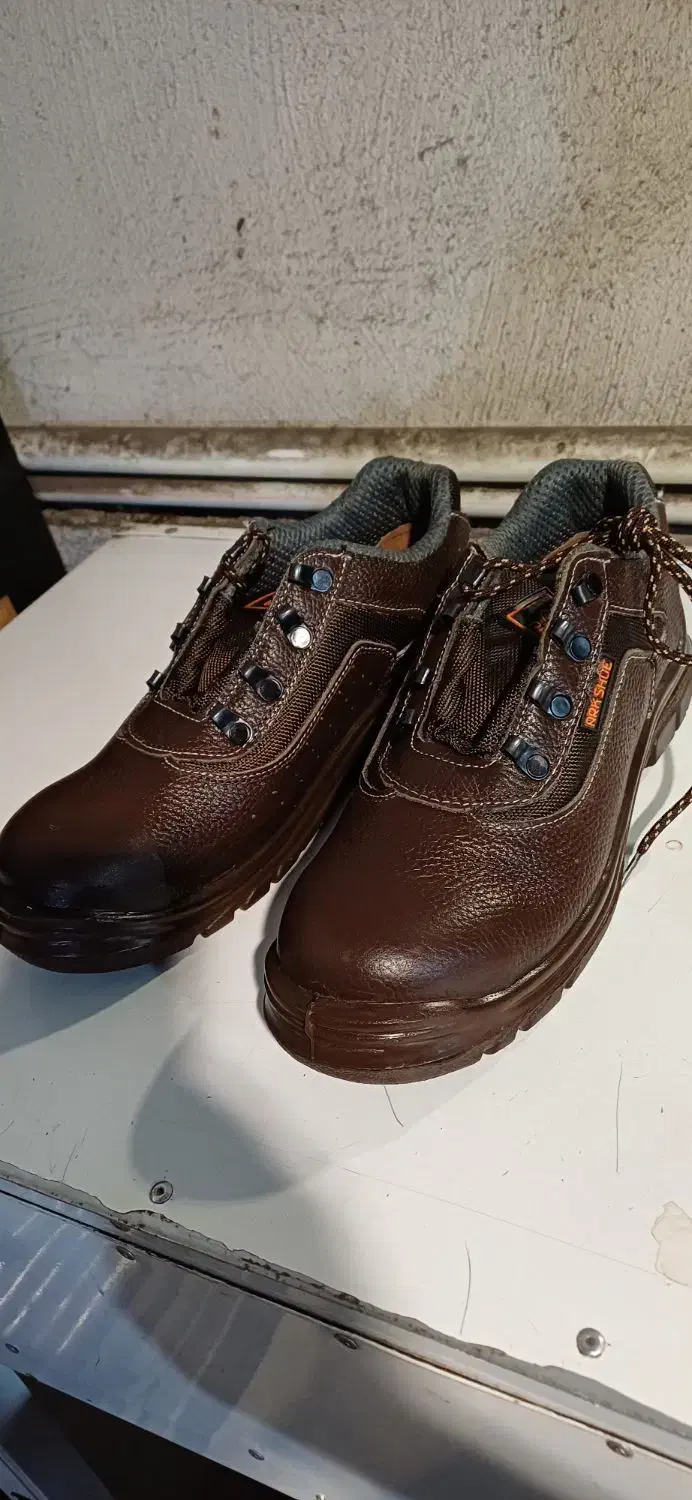 کفش کار مدل ارک|کیف، کفش، کمربند|رشت, فلسطین|دیوار