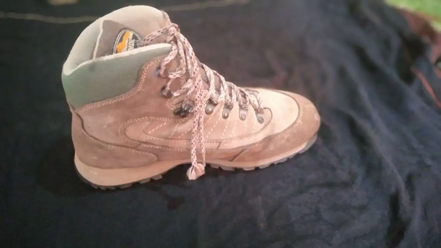 کفش|کیف، کفش، کمربند|هامون, |دیوار