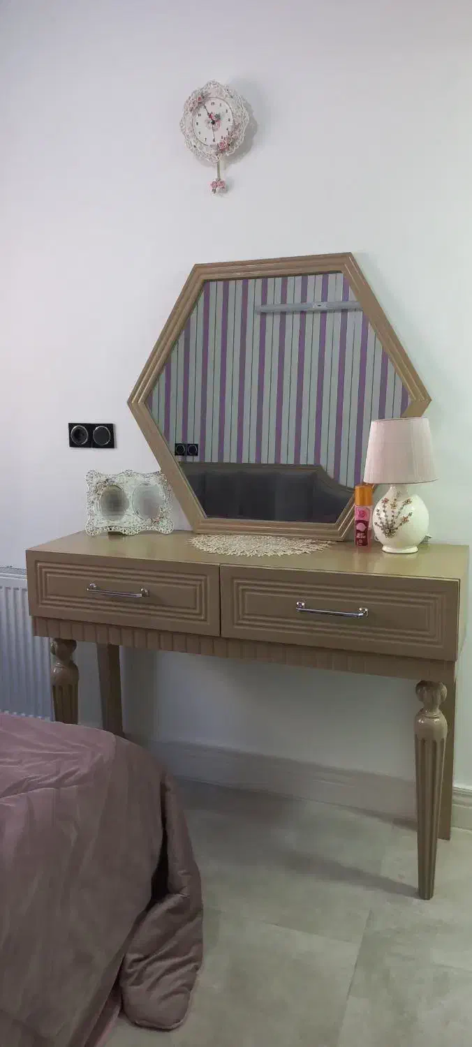 میز آرایش دوتا کشو به همراه آینه|مبلمان خانگی و میز عسلی|آمل, |دیوار