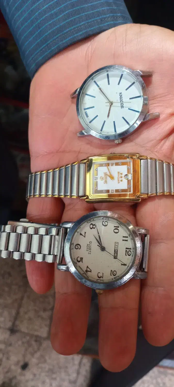 تعدادی ساعت|ساعت|رشت, خواهر امام|دیوار