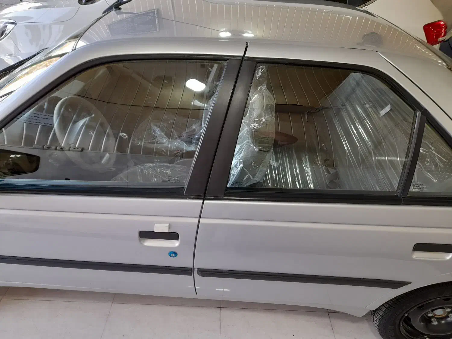 پژو ۴۰۵ مدل ۹۴ نقراه ای عتیقه|خودرو سواری و وانت|اردبیل, |دیوار