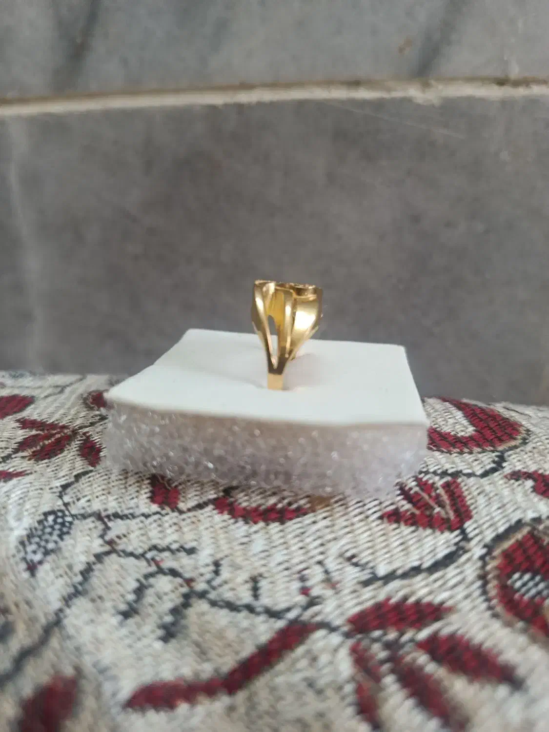 انگشتر ۱.۸۹ گرم ۱۸ عیار و گوشواره ۱.۲۲ گرم|جواهرات|یزد, |دیوار