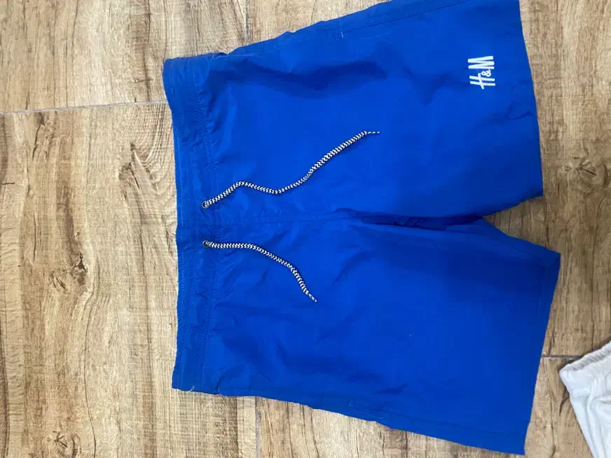 شلوار اسپرت و شلوارک نوجوان هر دو فقط ۵۰۰ هزار ت|لباس|تربت جام, بیست متری منبع آب|دیوار