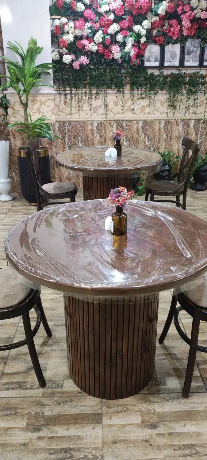 تعداد ۶ عدد میز گرد بصورت یکجا|میز و صندلی غذاخوری|صومعهسرا, |دیوار