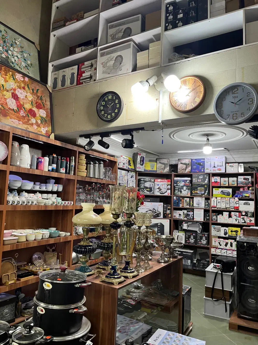 واگذاری فروشگاه چینی بلور وبرقی|فروشگاه و مغازه|کرج, دهقان ویلا|دیوار