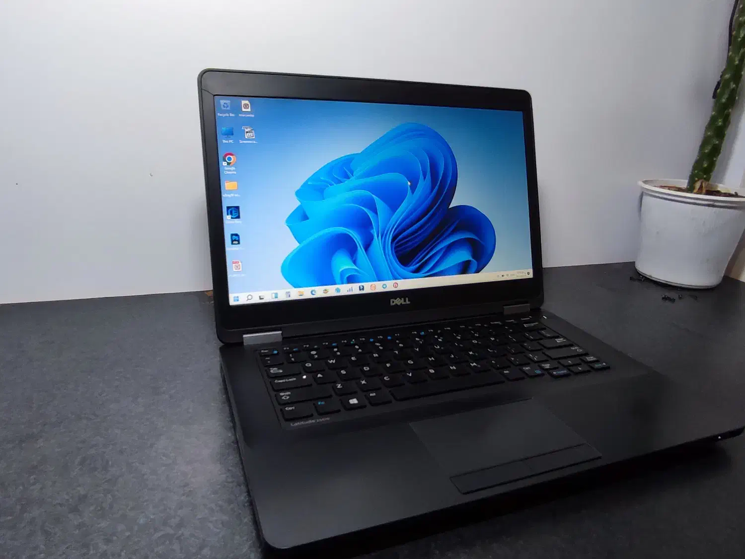 لپ تاپ dell e5470 i3 8gig 256gig ssd|رایانه همراه|درگزین, |دیوار